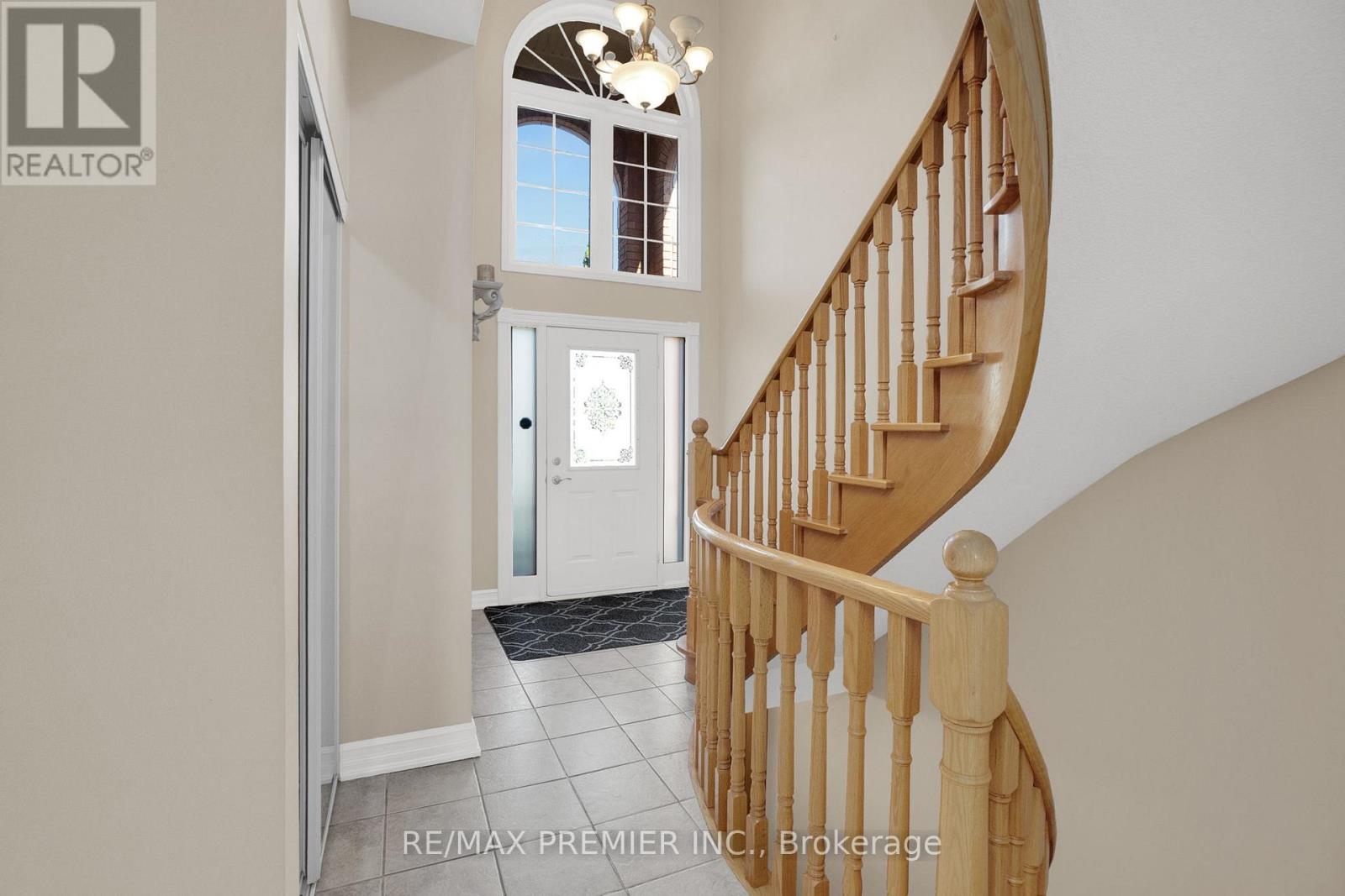 431 Pineview Lane, Pickering, Ontario  L1V 7G9 - Photo 5 - E13226460