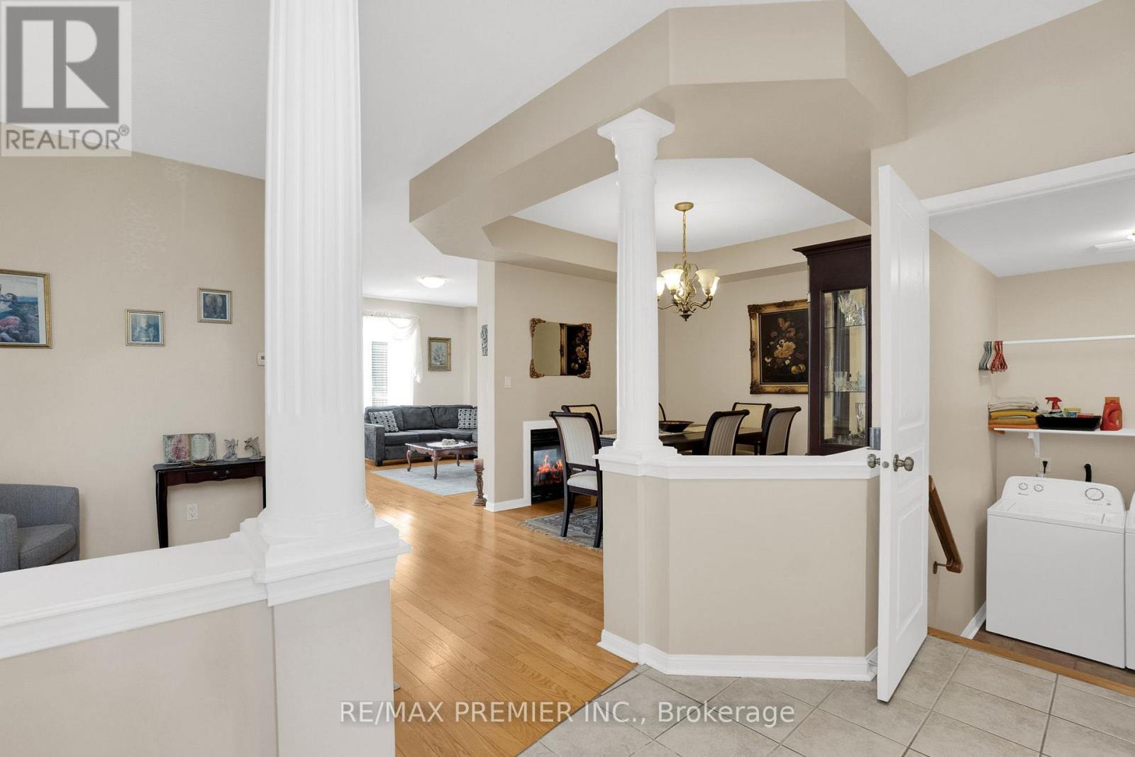 431 Pineview Lane, Pickering, Ontario  L1V 7G9 - Photo 6 - E13226460