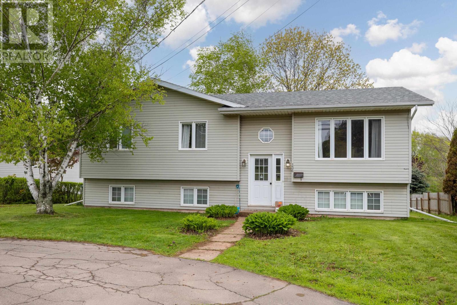 136 Stratford Road, Stratford, Prince Edward Island  C1B 1Y4 - Photo 1 - 202612919