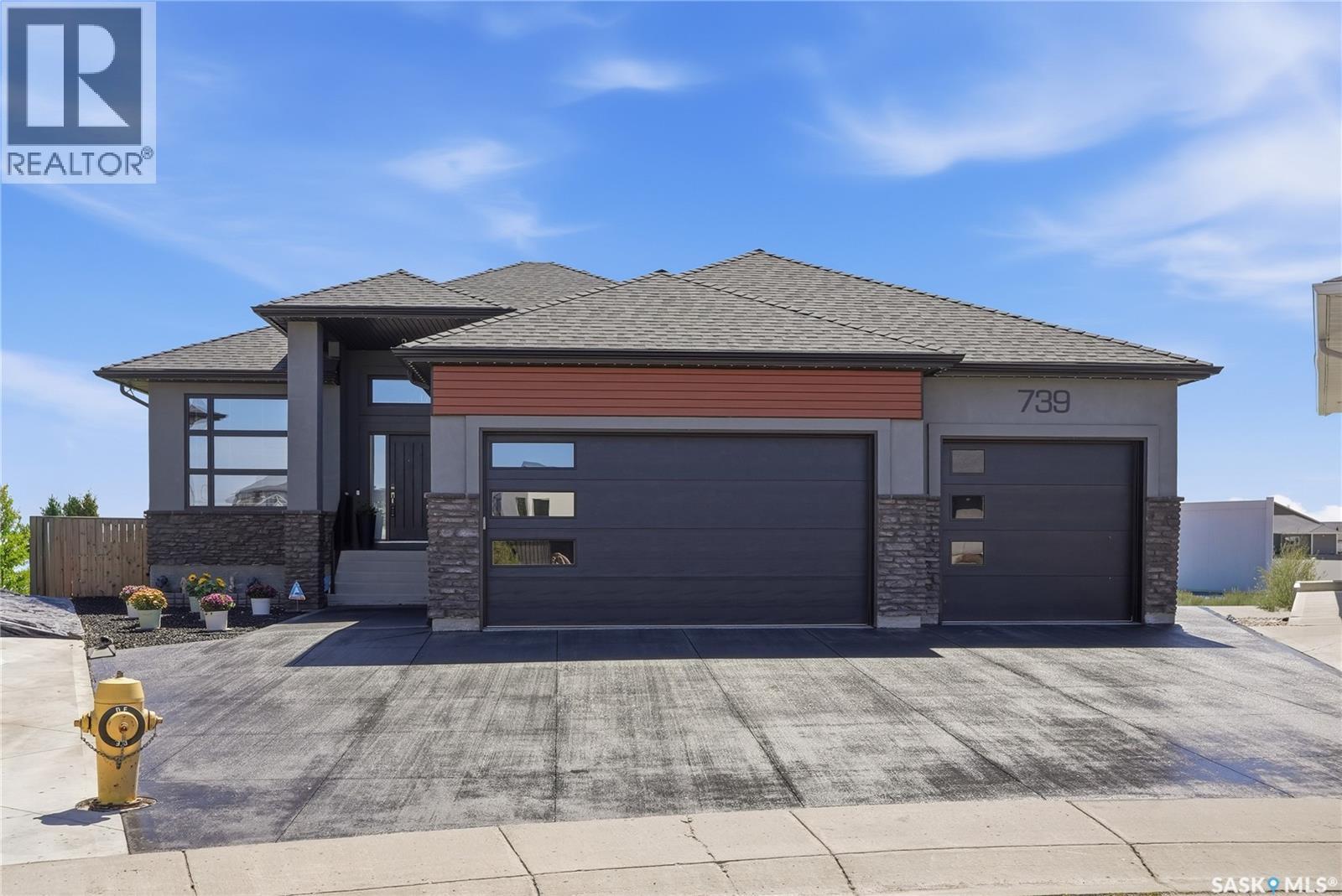 739 Hastings Cove, Saskatoon, Saskatchewan  S7V 0G6 - Photo 1 - SK037619