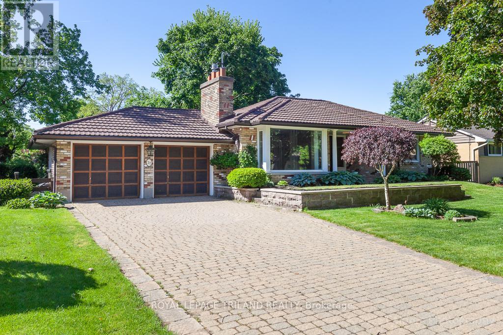 37 Dennis Avenue, London South, Ontario  N6P 1B8 - Photo 2 - X13226496