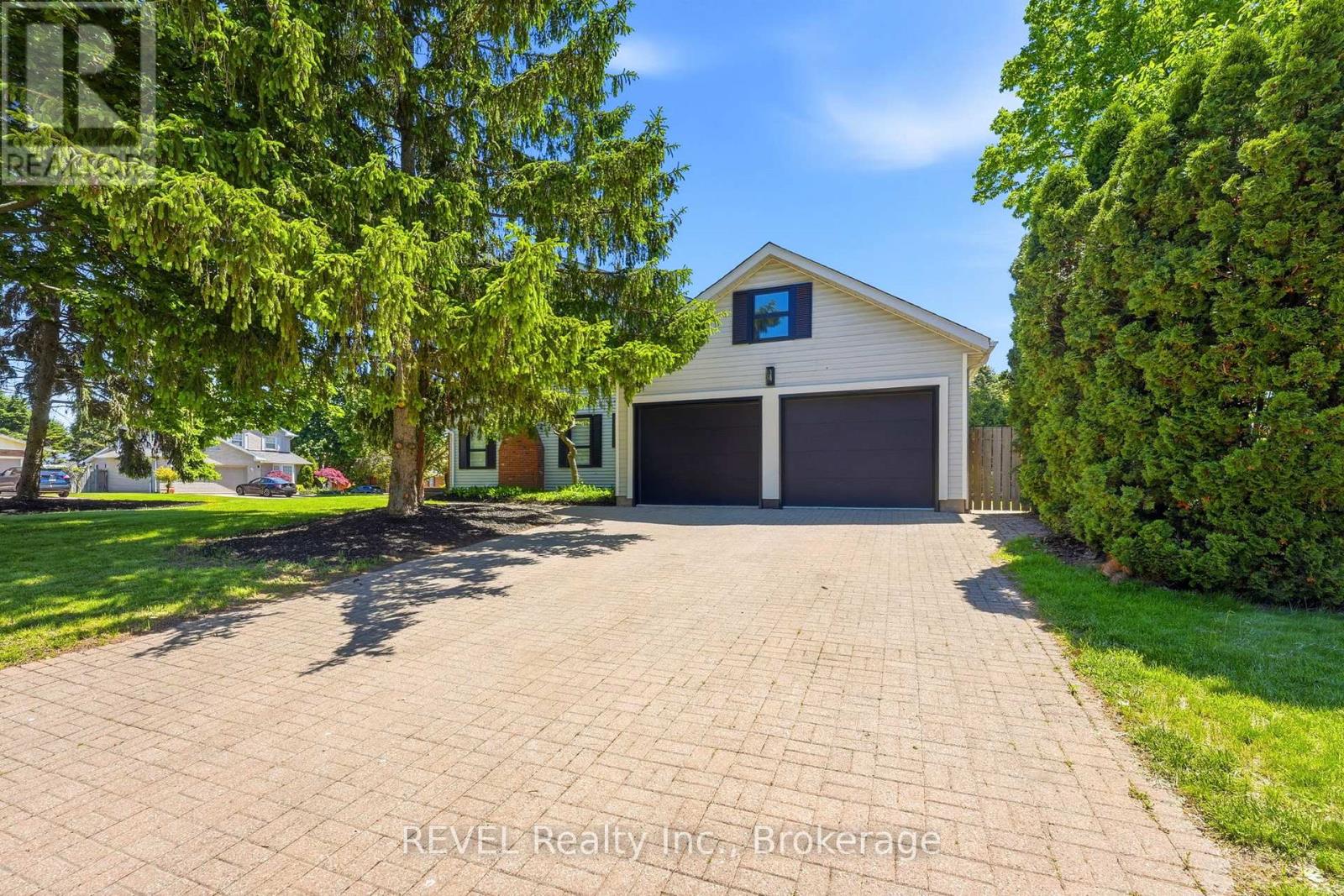 15 Macintosh Crescent, St. Catharines, Ontario  L2N 7M1 - Photo 3 - X13226654