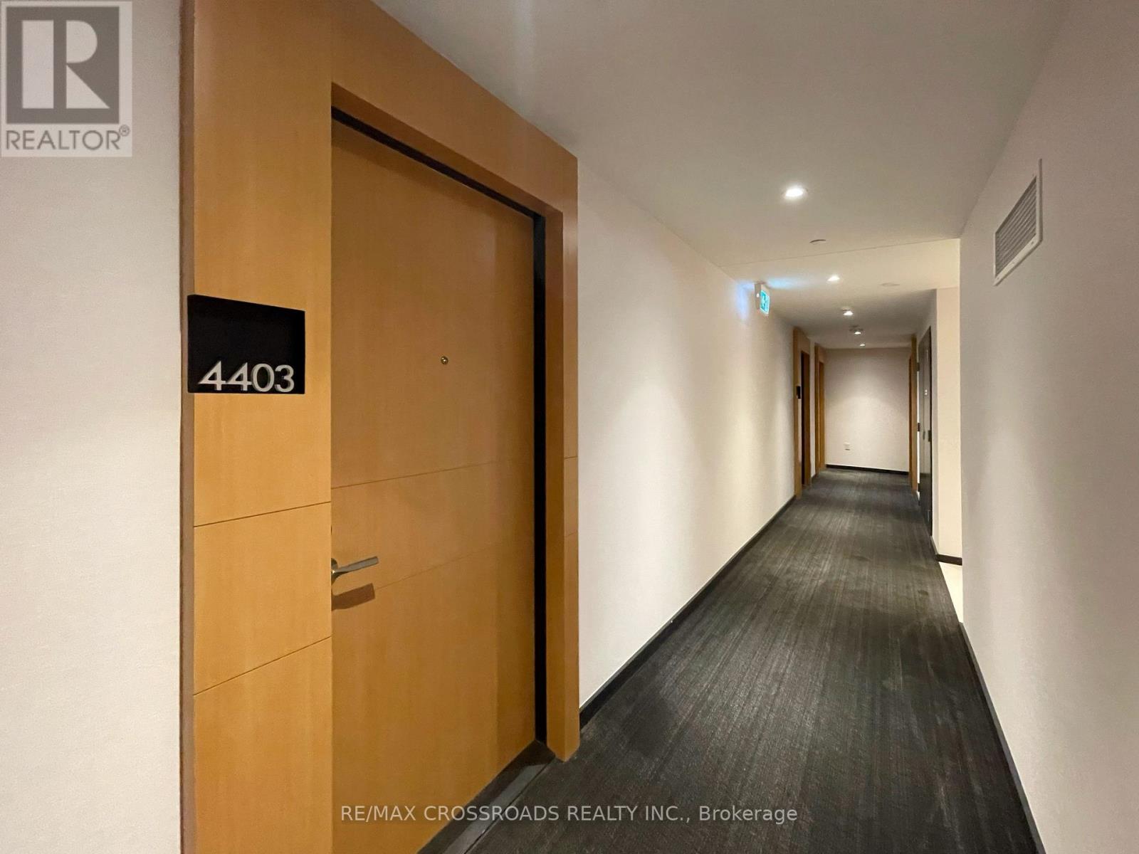 4403 - 11 Wellesley Street W, Toronto, Ontario  M4Y 0G4 - Photo 2 - C13226510