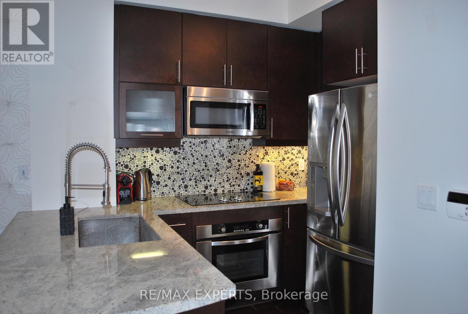 803 - 35 Balmuto Street, Toronto, Ontario  M4Y 0A3 - Photo 2 - C13226558