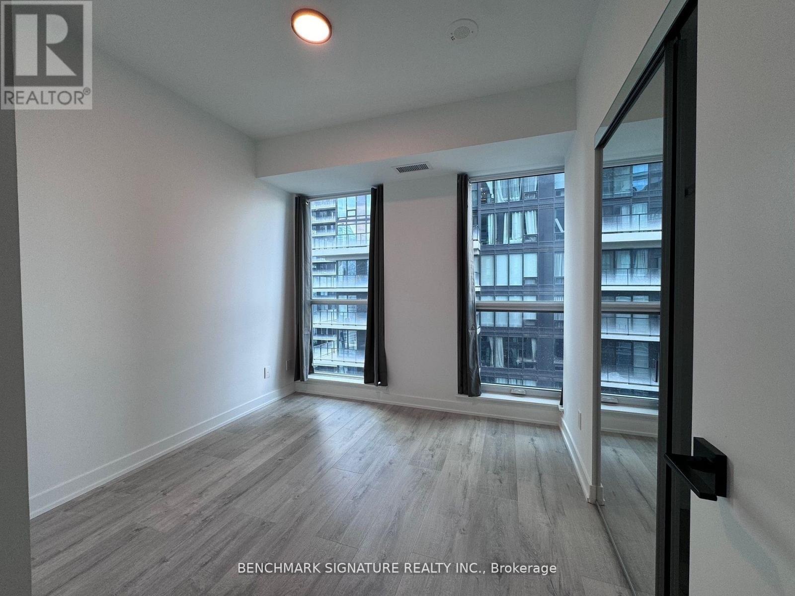 3705 - 327 King Street W, Toronto, Ontario  M5C 0W7 - Photo 2 - C13226582