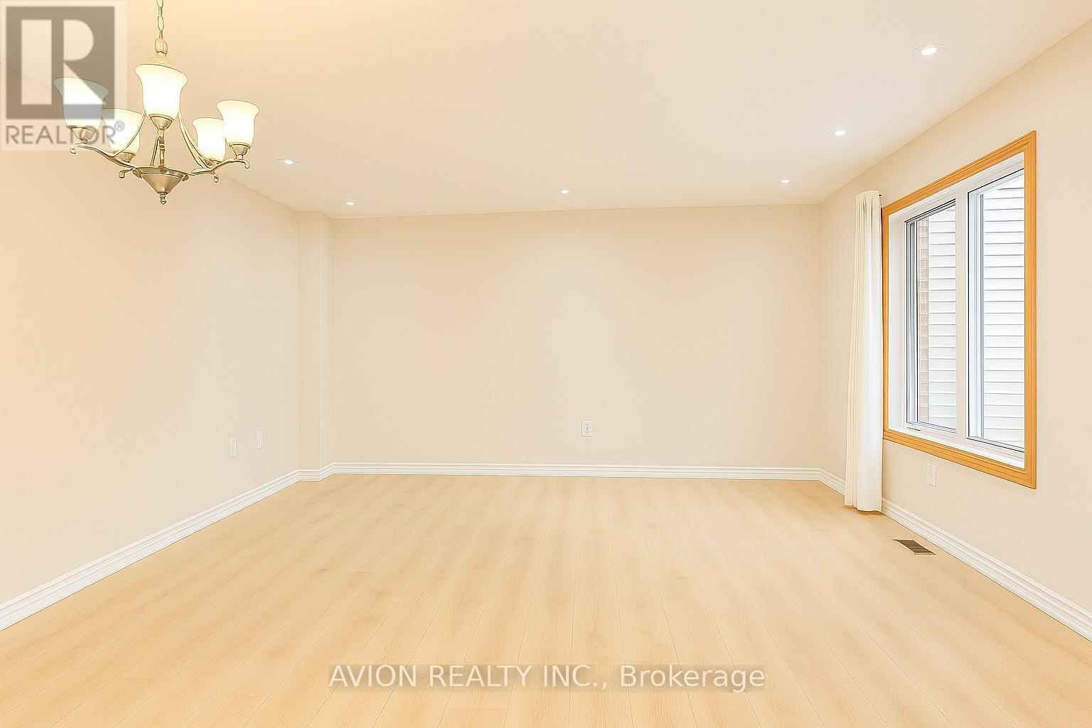 2549 Strathmore Crescent, Mississauga, Ontario  L5M 5L1 - Photo 4 - W13226298
