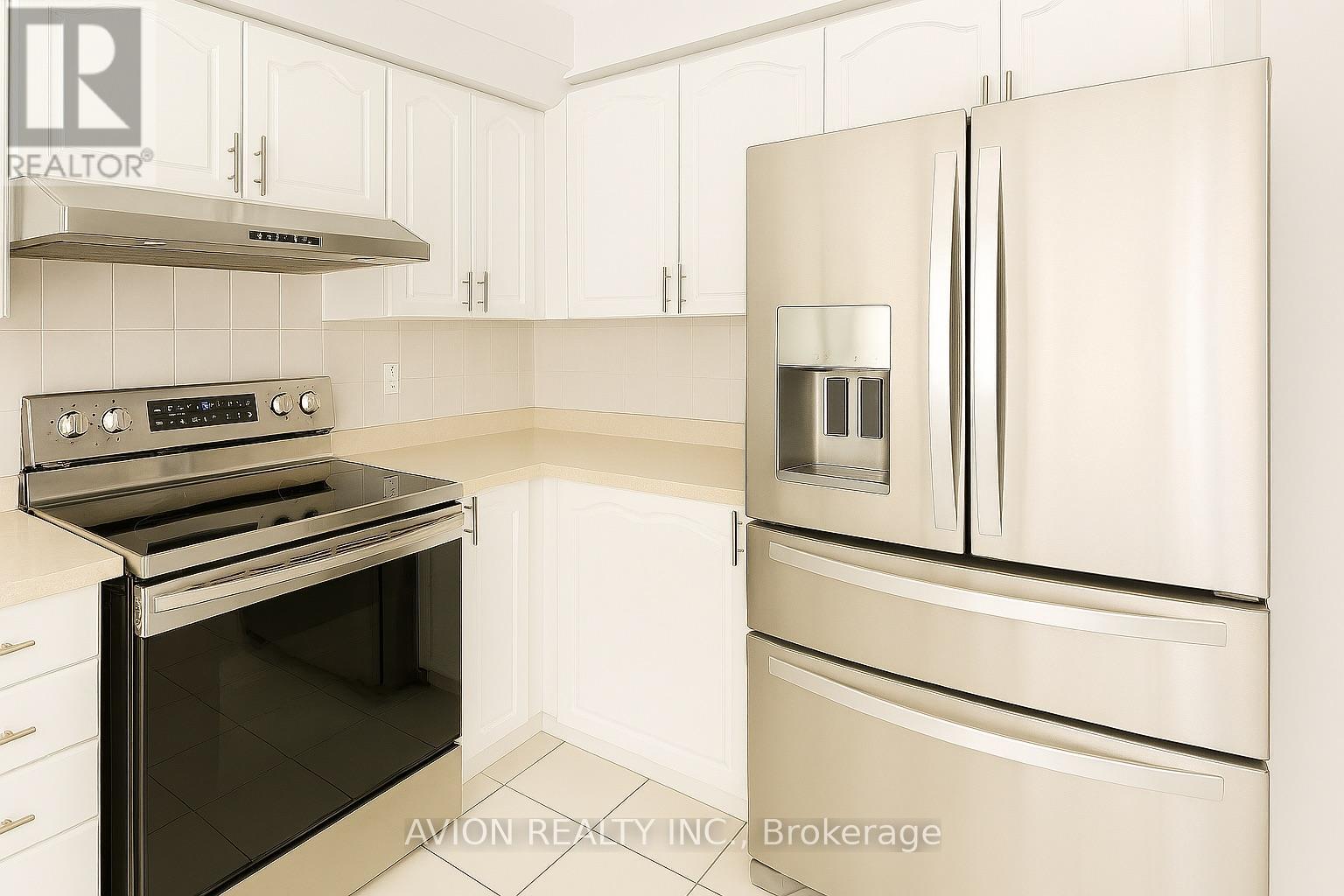 2549 Strathmore Crescent, Mississauga, Ontario  L5M 5L1 - Photo 3 - W13226298