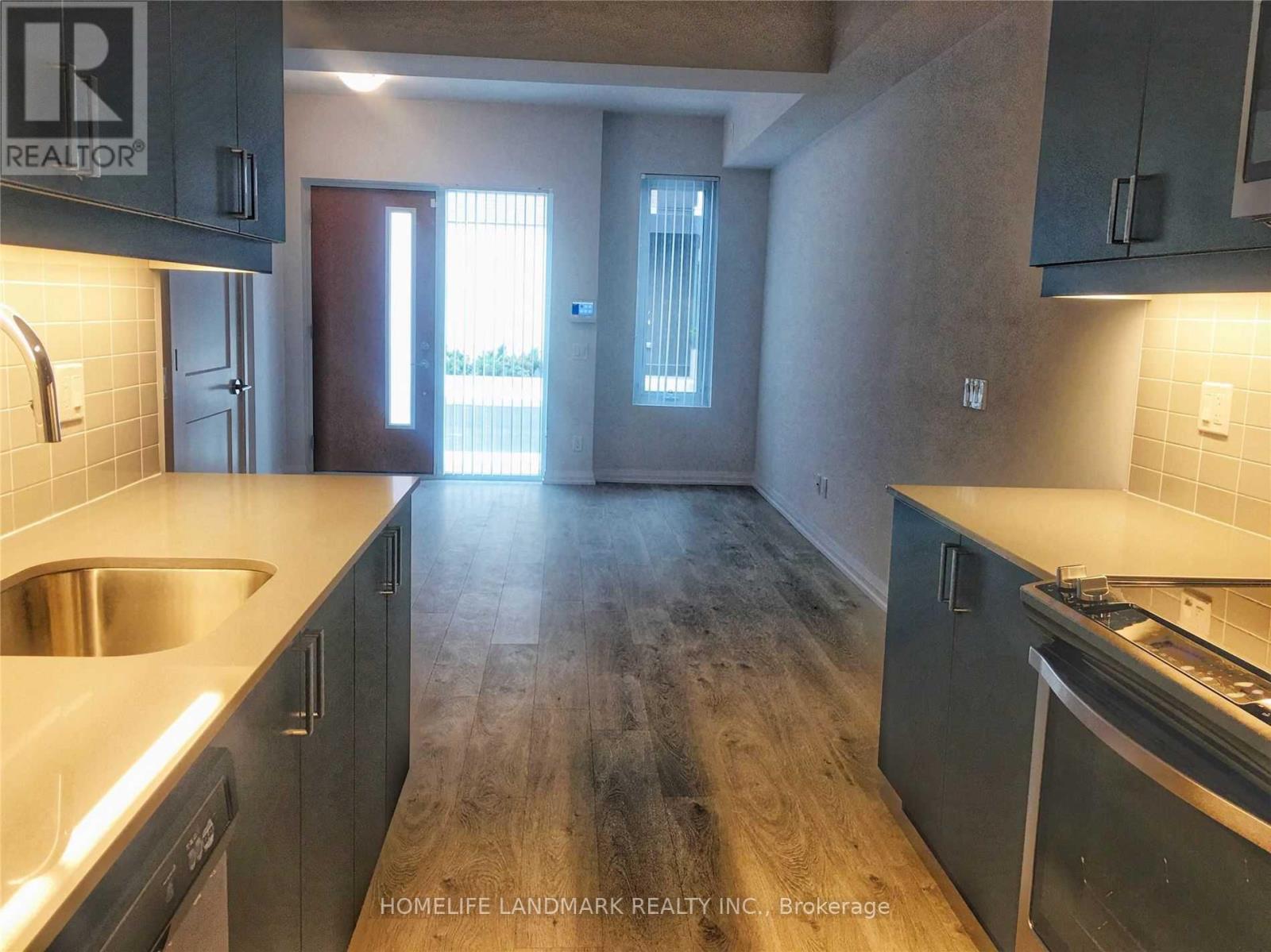 Th36 - 1050 Portage Parkway, Vaughan, Ontario  L4K 0K3 - Photo 3 - N13226512