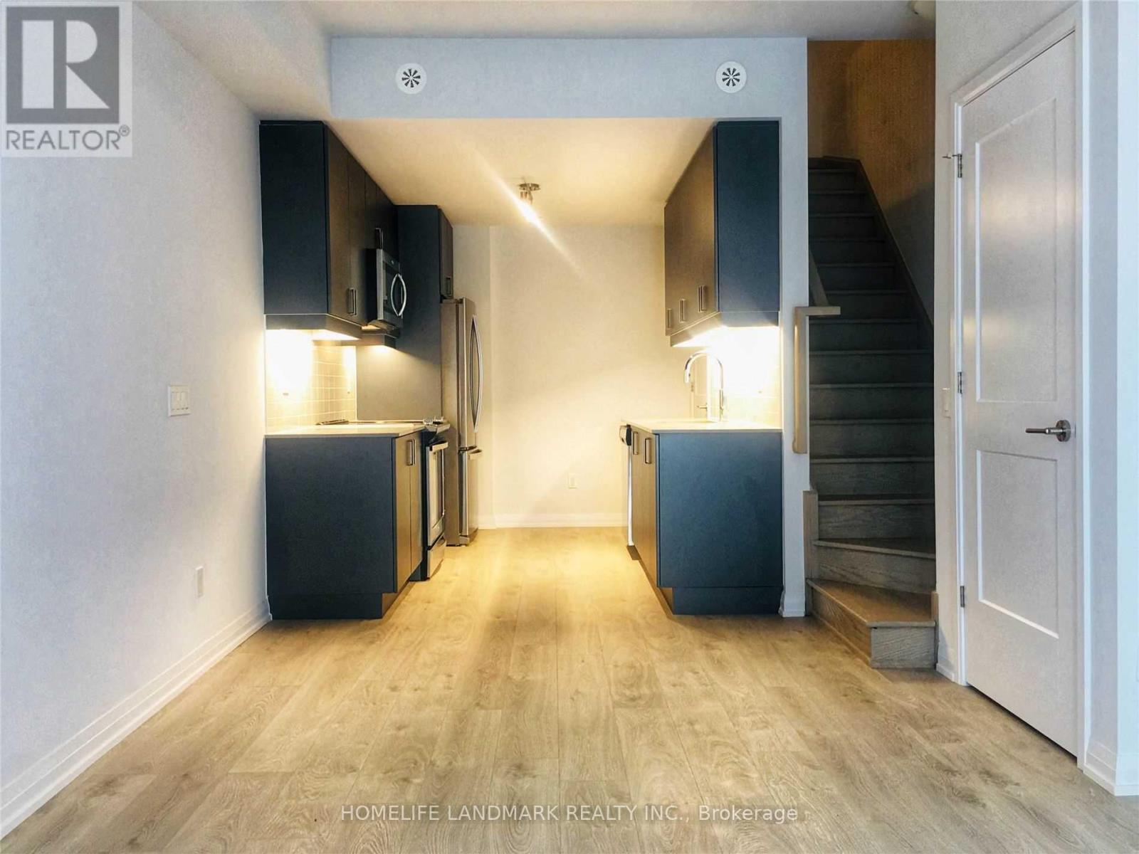 Th36 - 1050 Portage Parkway, Vaughan, Ontario  L4K 0K3 - Photo 5 - N13226512