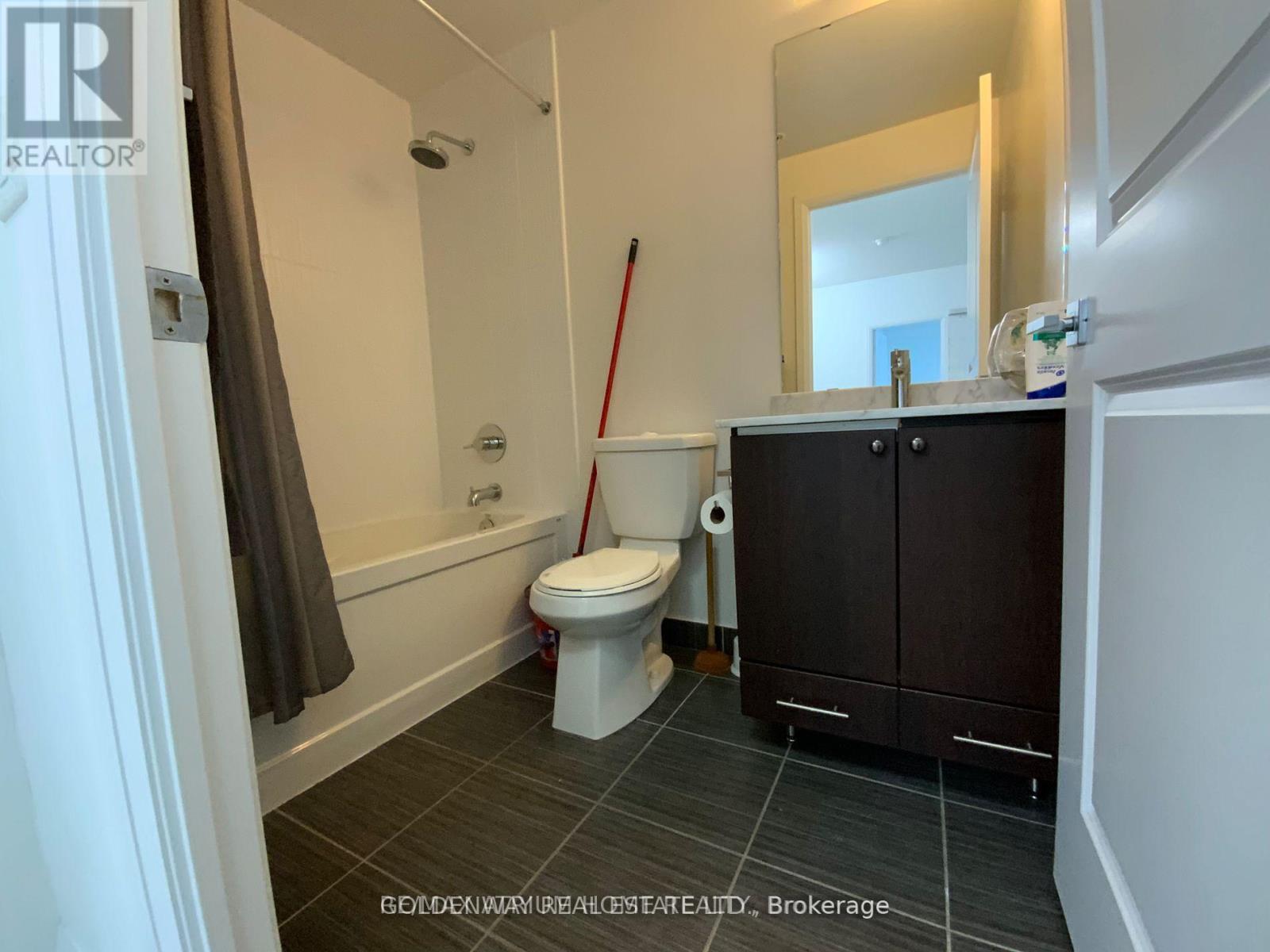 402 - 75 North Park Road, Vaughan, Ontario  L4J 0H8 - Photo 13 - N13226556