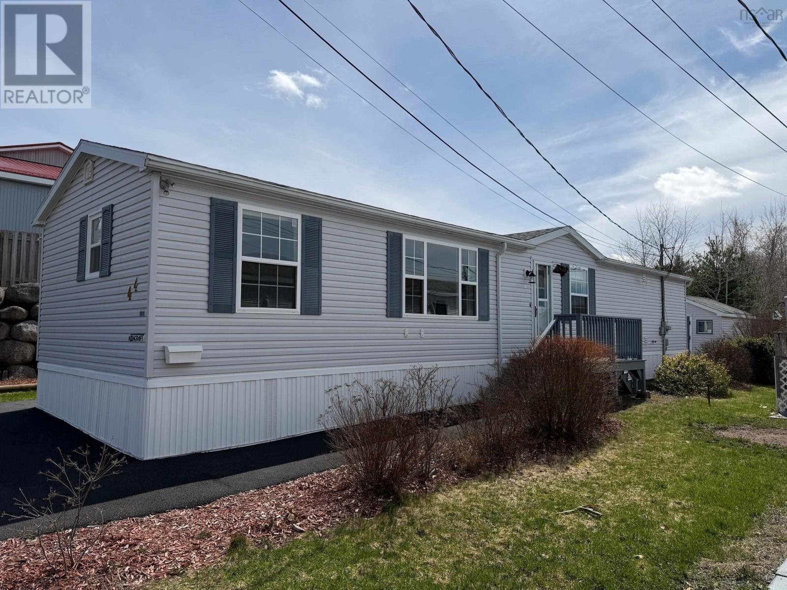 44 Clairmount Avenue, Bridgewater, Nova Scotia  B4V 4C8 - Photo 1 - 202608113