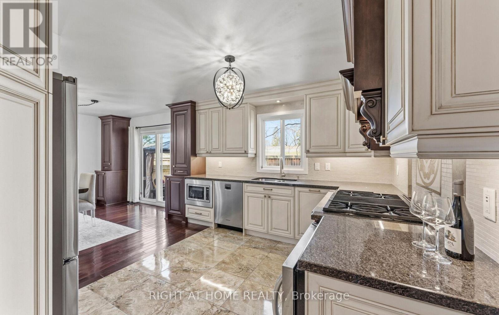 1665 Asgard Drive, Mississauga, Ontario  L5E 3G5 - Photo 10 - W13039420