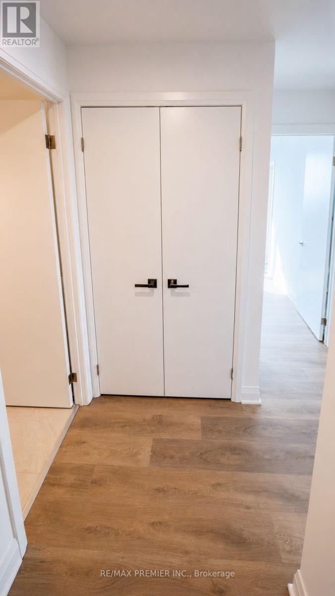 5910 - 4015 The Exchange, Mississauga, Ontario  L5B 0N9 - Photo 2 - W13225720