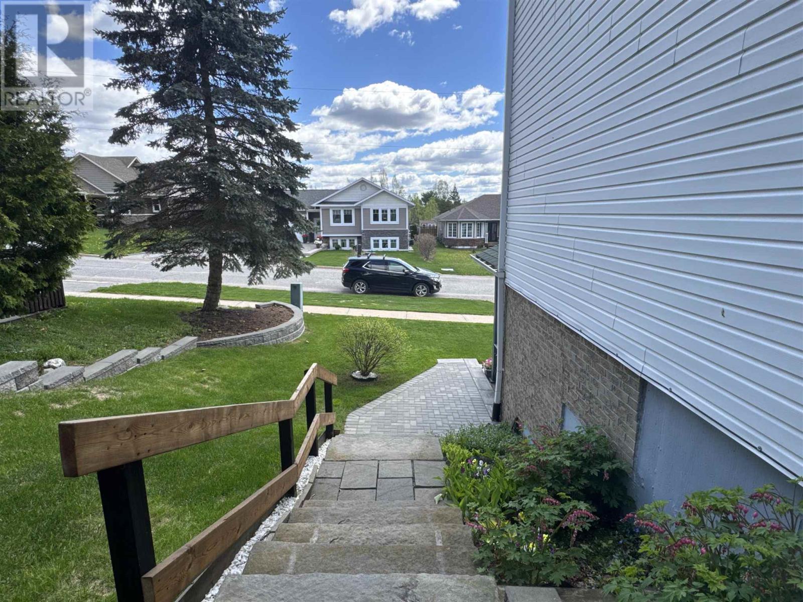 11 Gauthier Pl, Elliot Lake, Ontario  P5A 3M1 - Photo 3 - SM261216