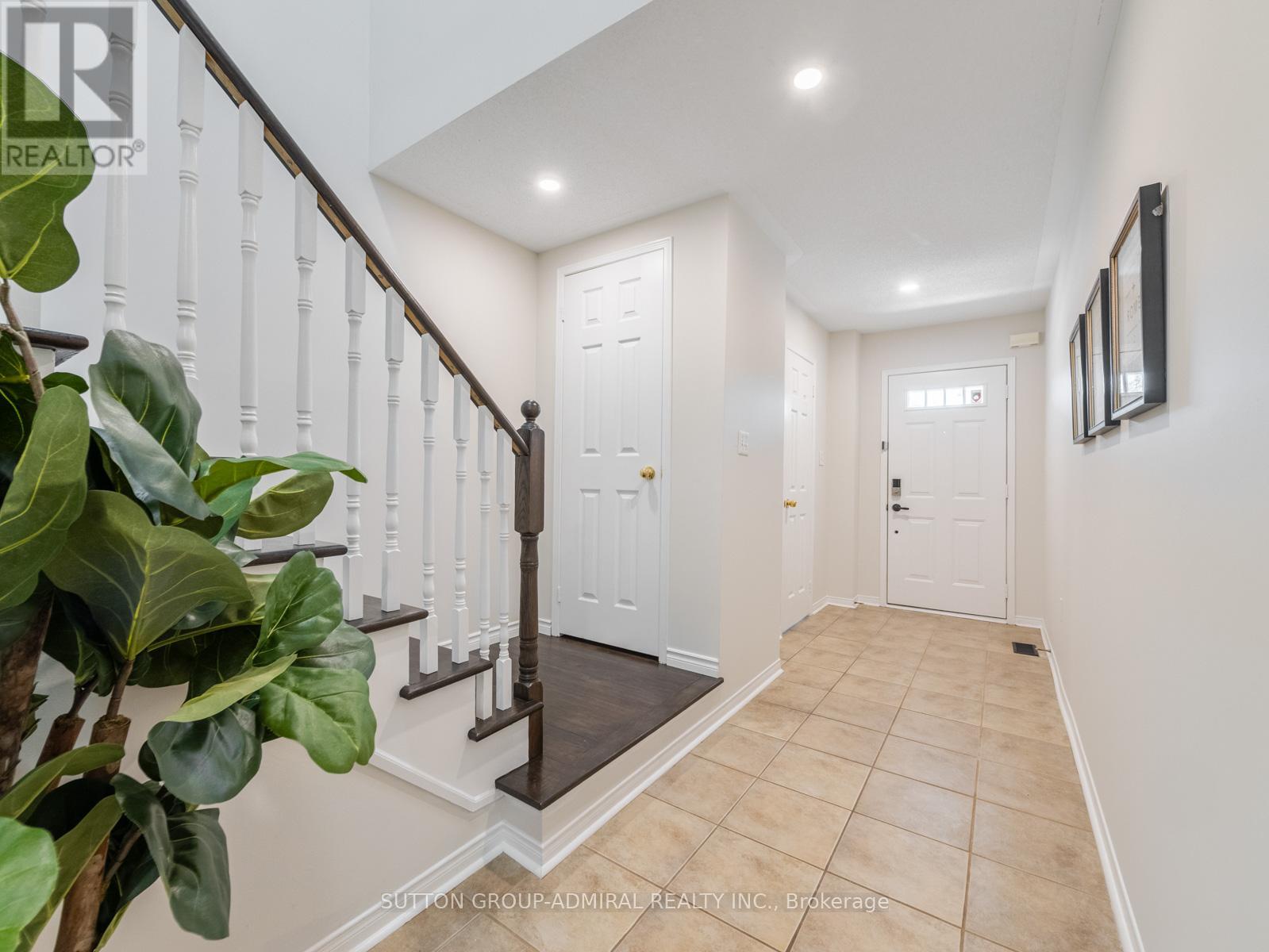 49 Lindenshire Avenue, Vaughan, Ontario  L6A 4A4 - Photo 4 - N13226648