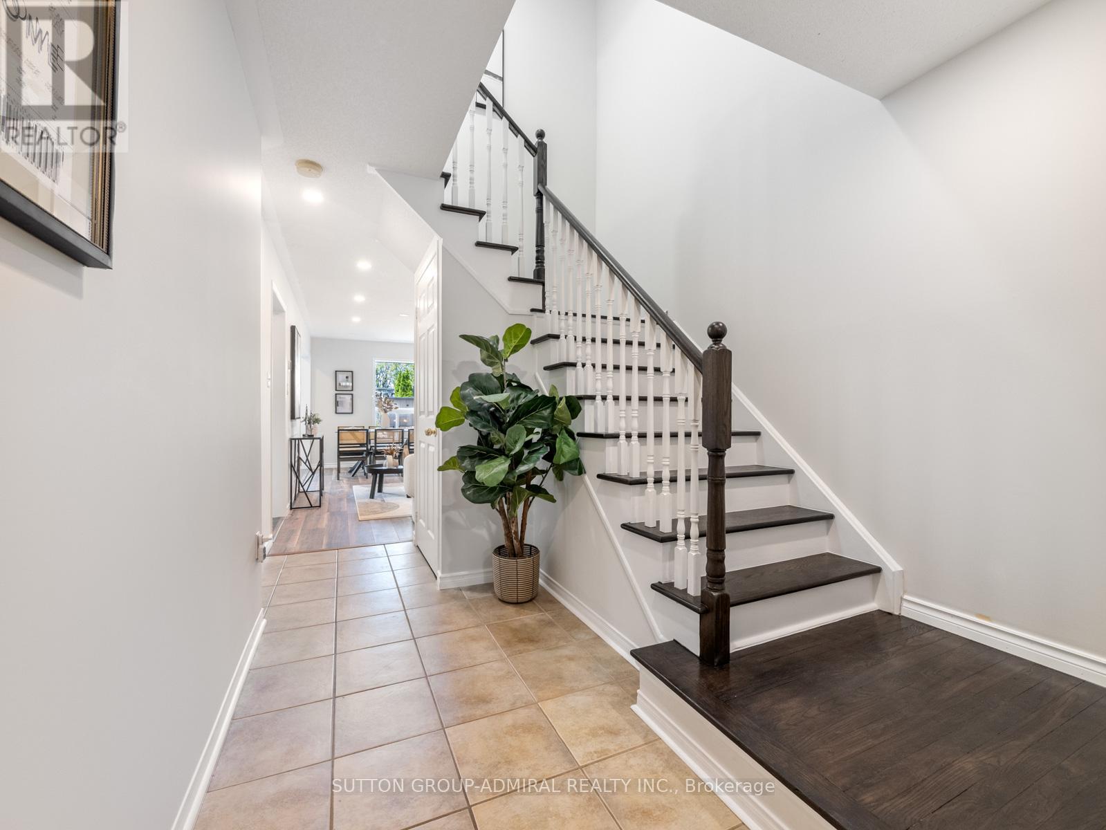 49 Lindenshire Avenue, Vaughan, Ontario  L6A 4A4 - Photo 3 - N13226648