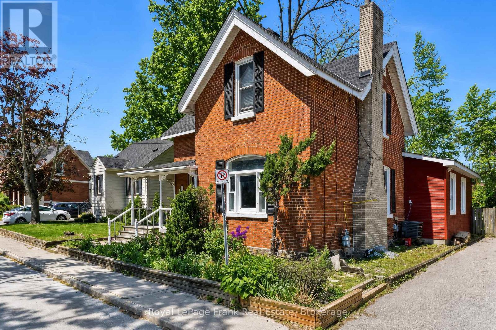 34 North Street N, Barrie (Wellington), Ontario L4M 2R9 - Photo 2 - S13226752