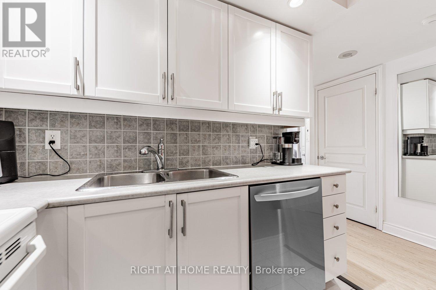 1429 - 15 Northtown Way, Toronto, Ontario  M2N 7A2 - Photo 10 - C13226678