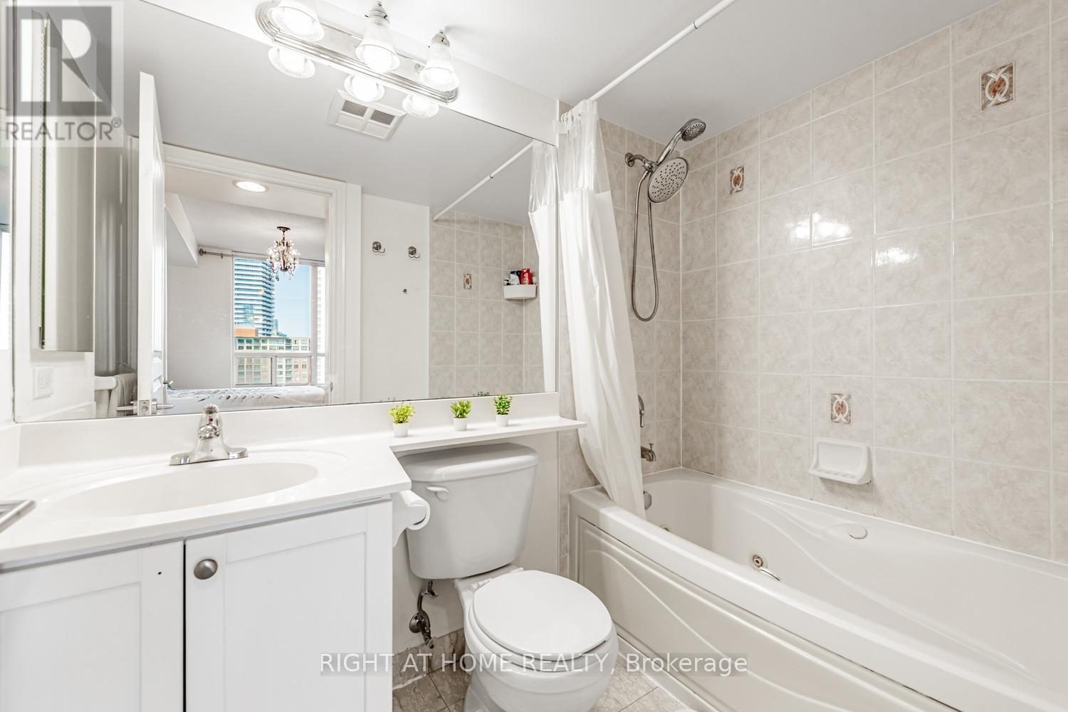 1429 - 15 Northtown Way, Toronto, Ontario  M2N 7A2 - Photo 22 - C13226678