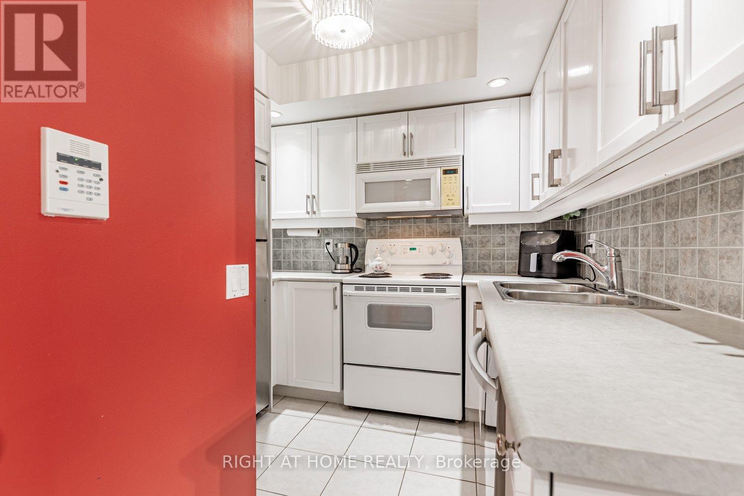 1429 - 15 Northtown Way, Toronto, Ontario  M2N 7A2 - Photo 8 - C13226678
