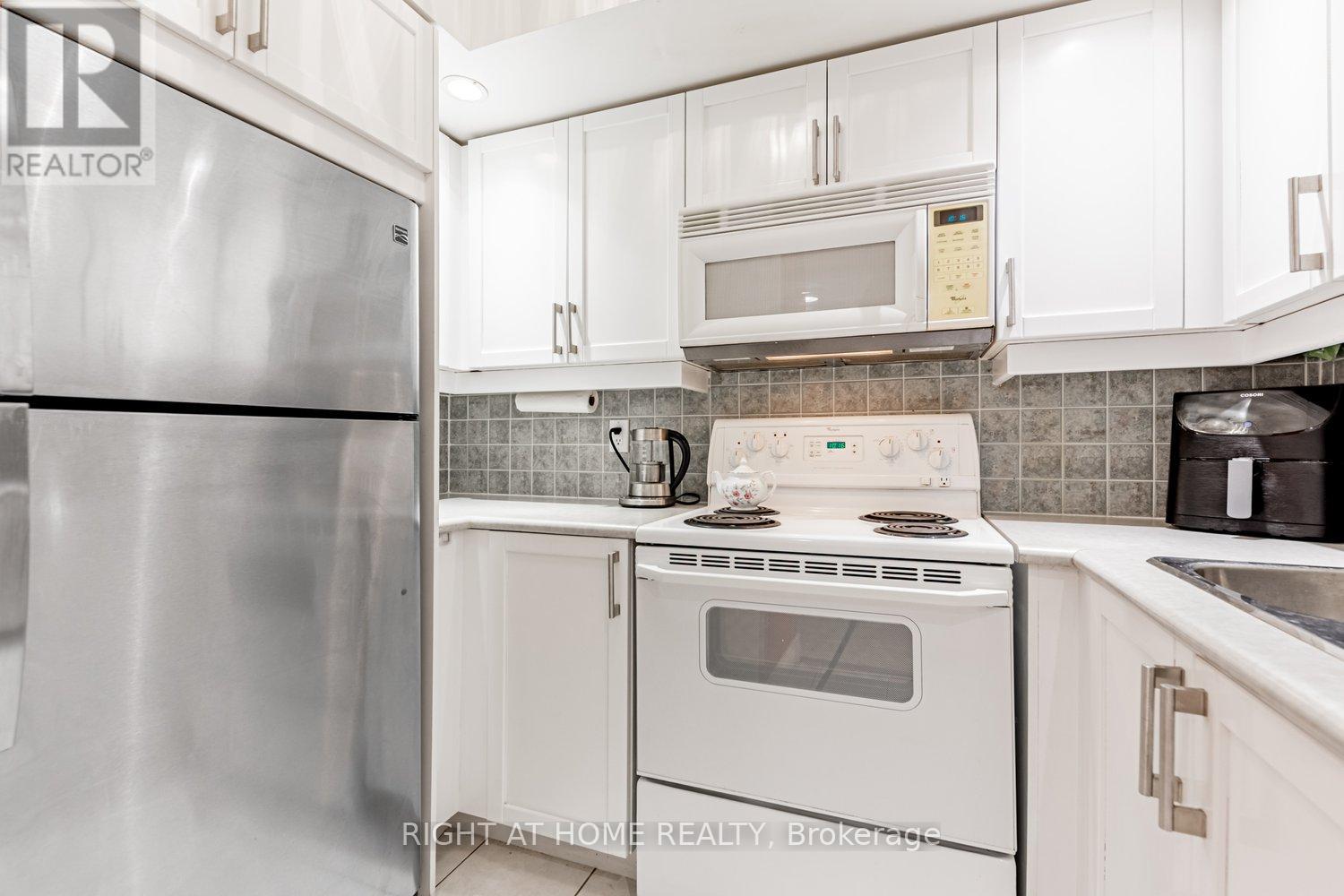 1429 - 15 Northtown Way, Toronto, Ontario  M2N 7A2 - Photo 9 - C13226678