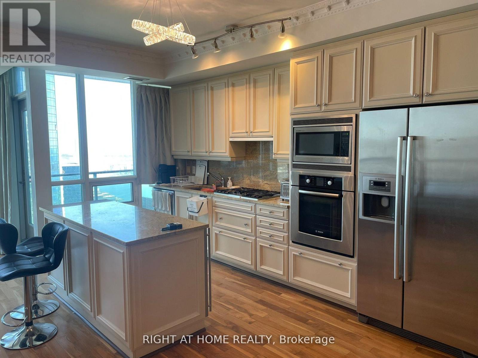 4904 - 16 Harbour Street, Toronto, Ontario  M5J 2Z7 - Photo 2 - C13226718