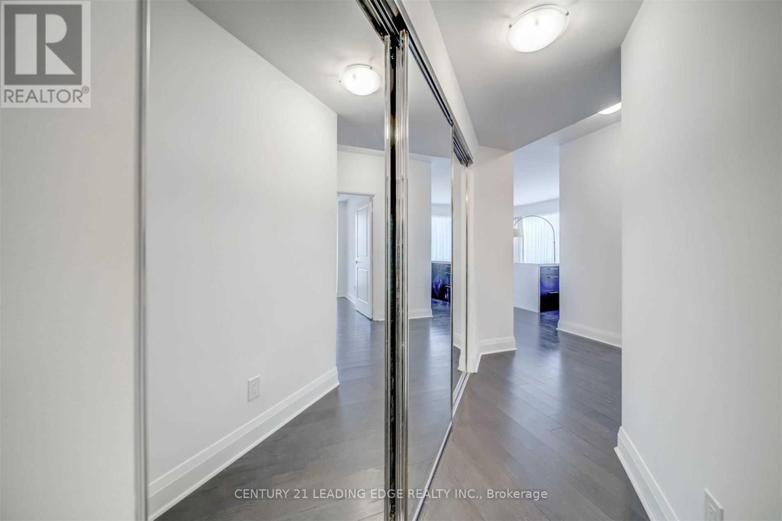 2302 - 1080 Bay Street, Toronto, Ontario  M5S 0A6 - Photo 2 - C13226750