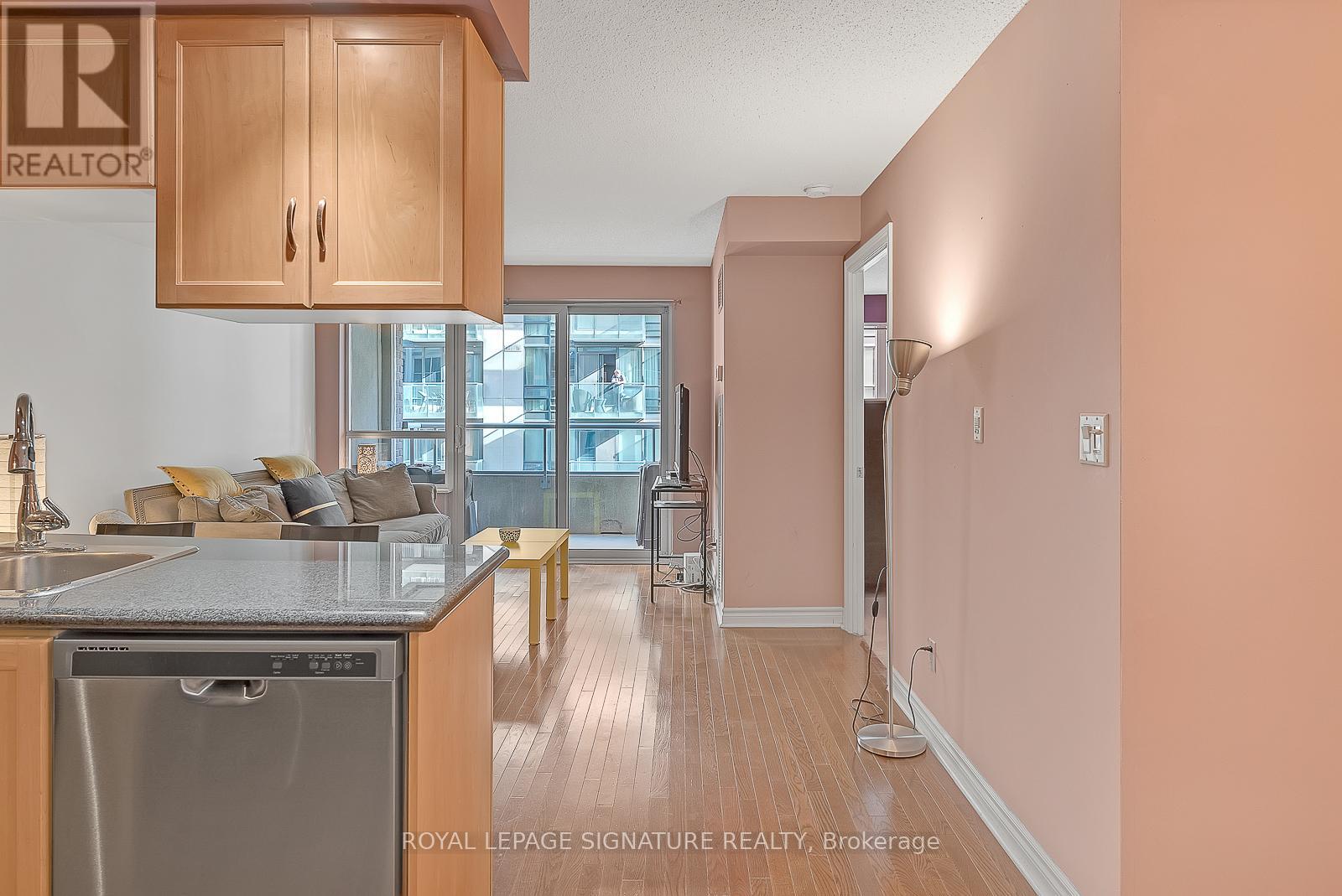 710 - 270 Wellington Street W, Toronto, Ontario  M5V 3P6 - Photo 2 - C13226792