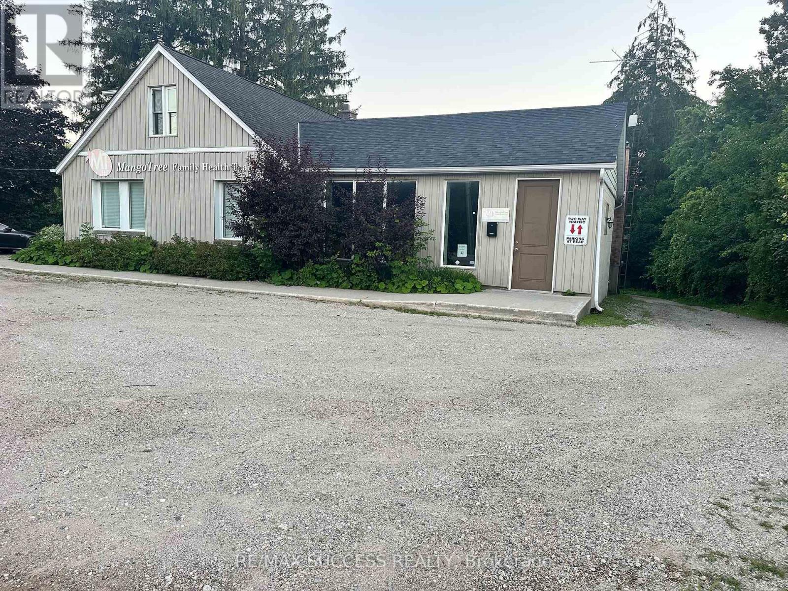 B - 28 Brock Road N, Puslinch, Ontario  N1H 6H9 - Photo 2 - X12814740
