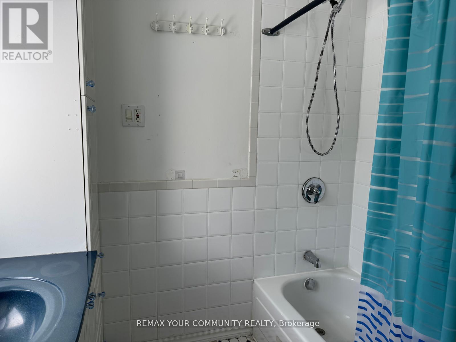 983 Victoria Park Avenue, Toronto, Ontario  M4B 2J4 - Photo 7 - E13226670