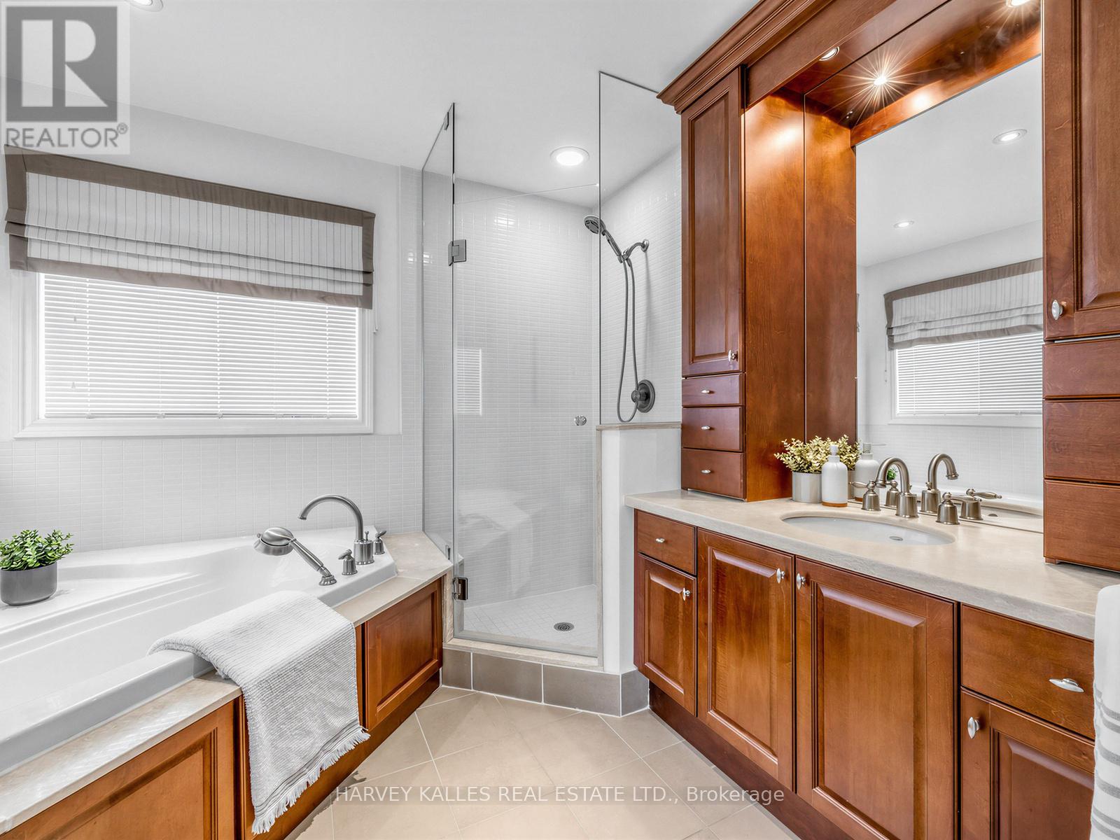 1636 Glenbourne Drive, Oshawa, Ontario  L1K 0G2 - Photo 12 - E13226802
