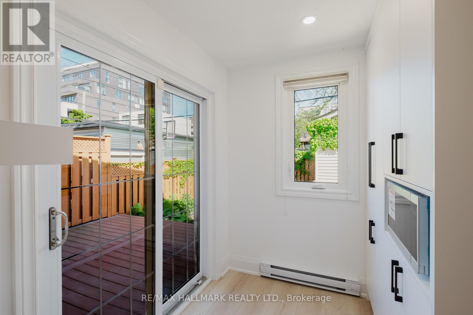 18 Glen Stewart Avenue, Toronto, Ontario  M4E 1P7 - Photo 13 - E13226814