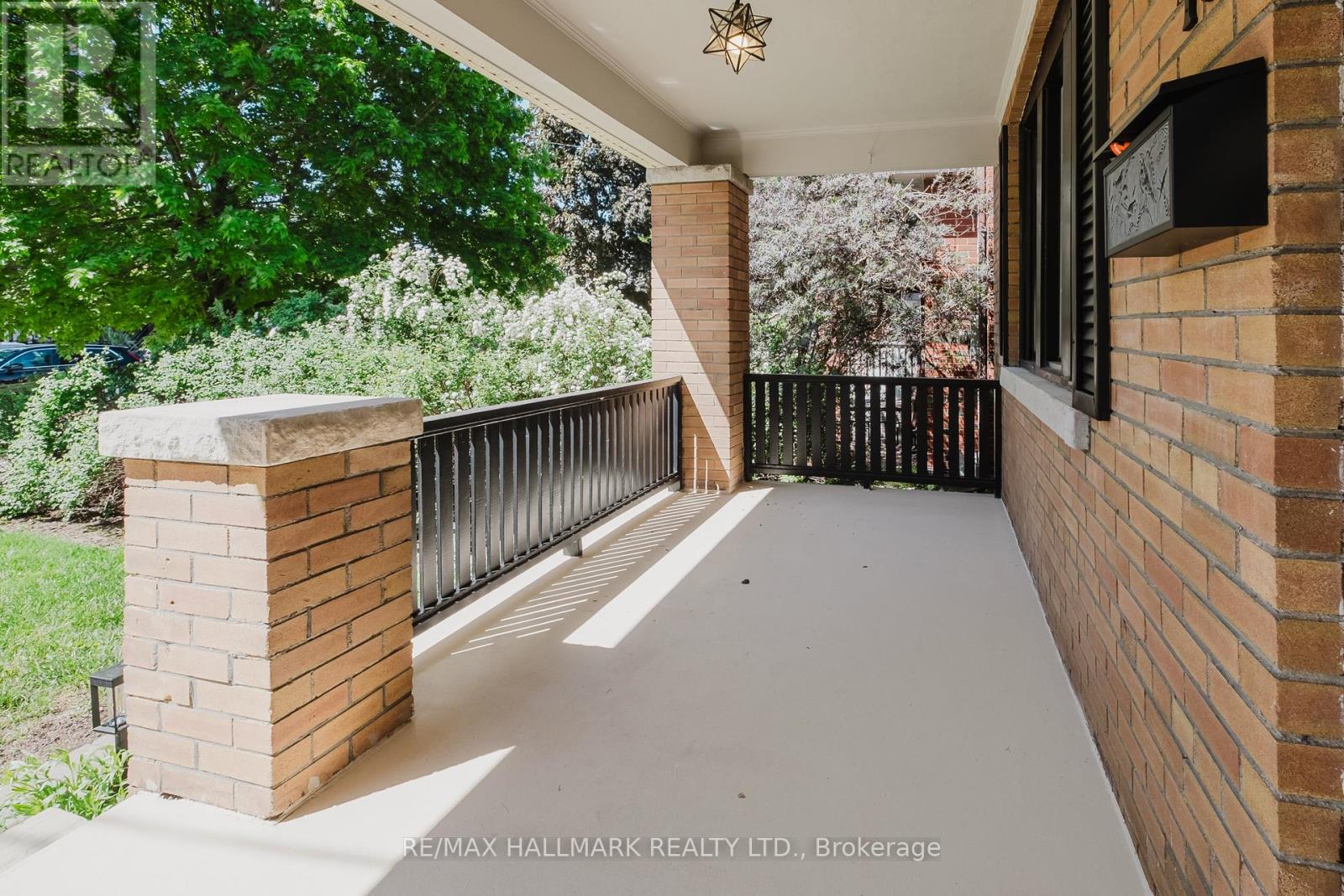 18 Glen Stewart Avenue, Toronto, Ontario  M4E 1P7 - Photo 30 - E13226814