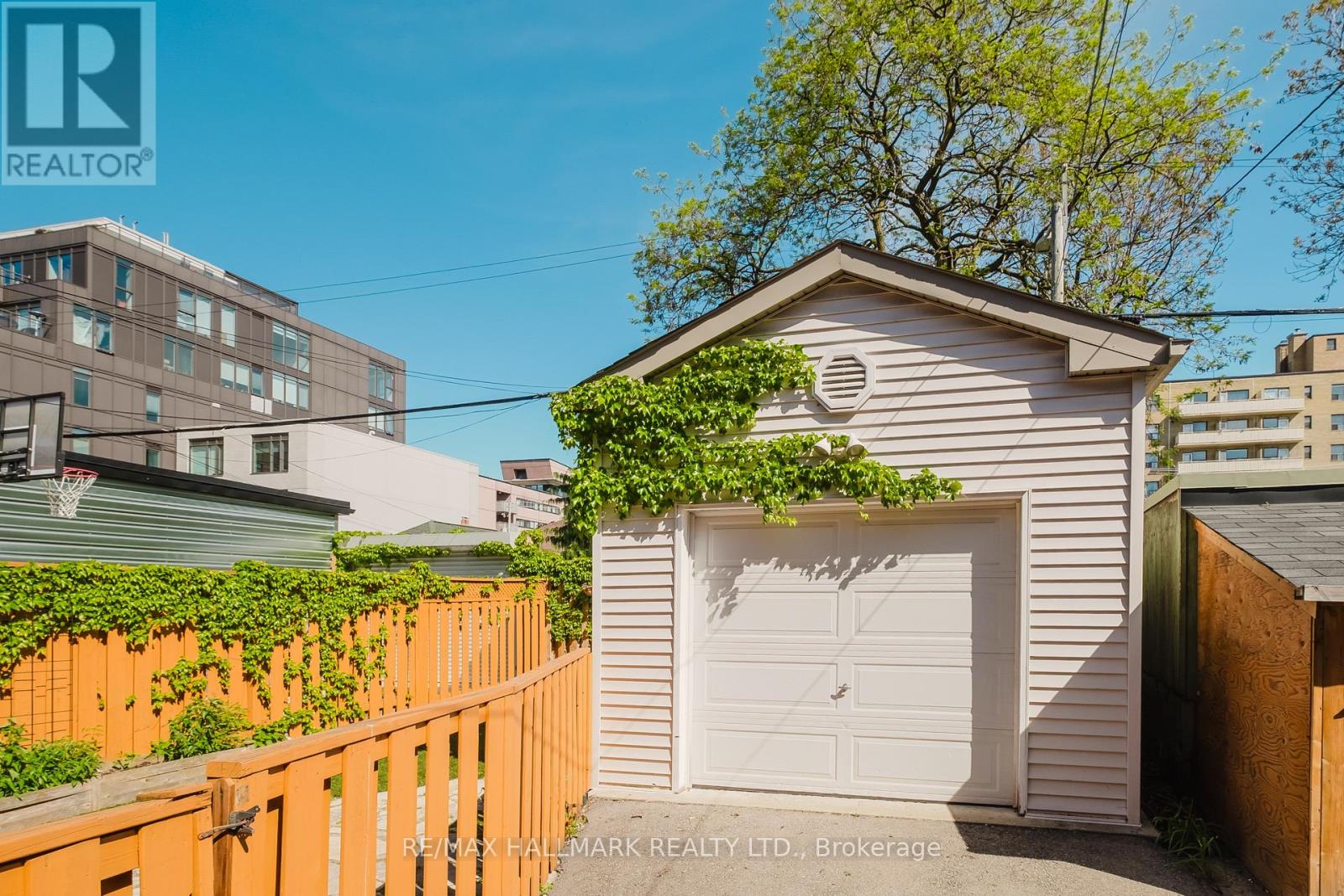 18 Glen Stewart Avenue, Toronto, Ontario  M4E 1P7 - Photo 32 - E13226814