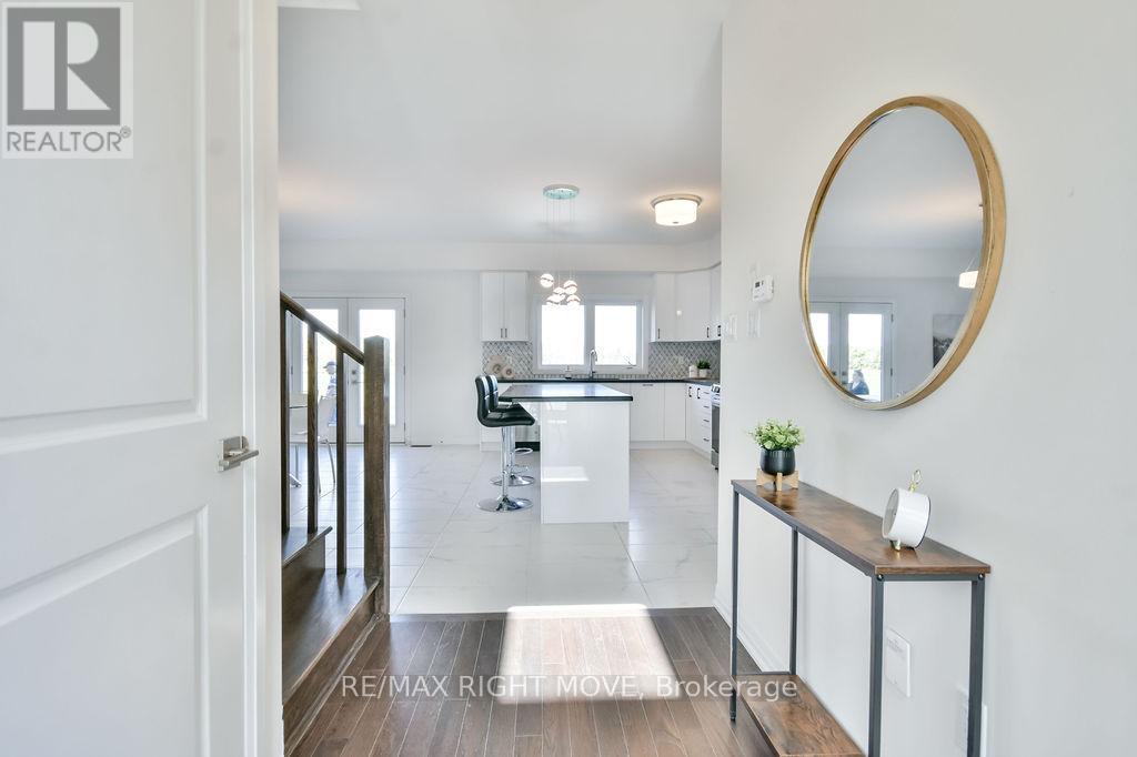 3721 Quayside Drive, Severn (West Shore), Ontario  L3V 8M9 - Photo 3 - S13226790