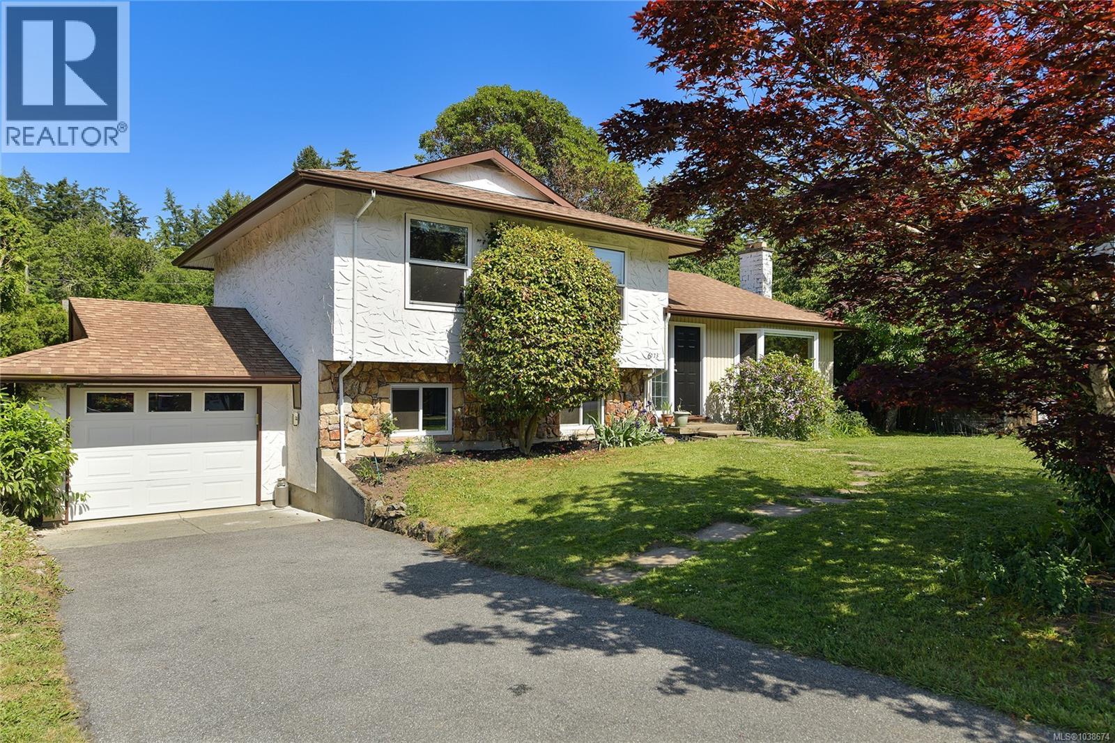6773 Wendonna Pl, Central Saanich, British Columbia  V8M 1A5 - Photo 1 - 1038674