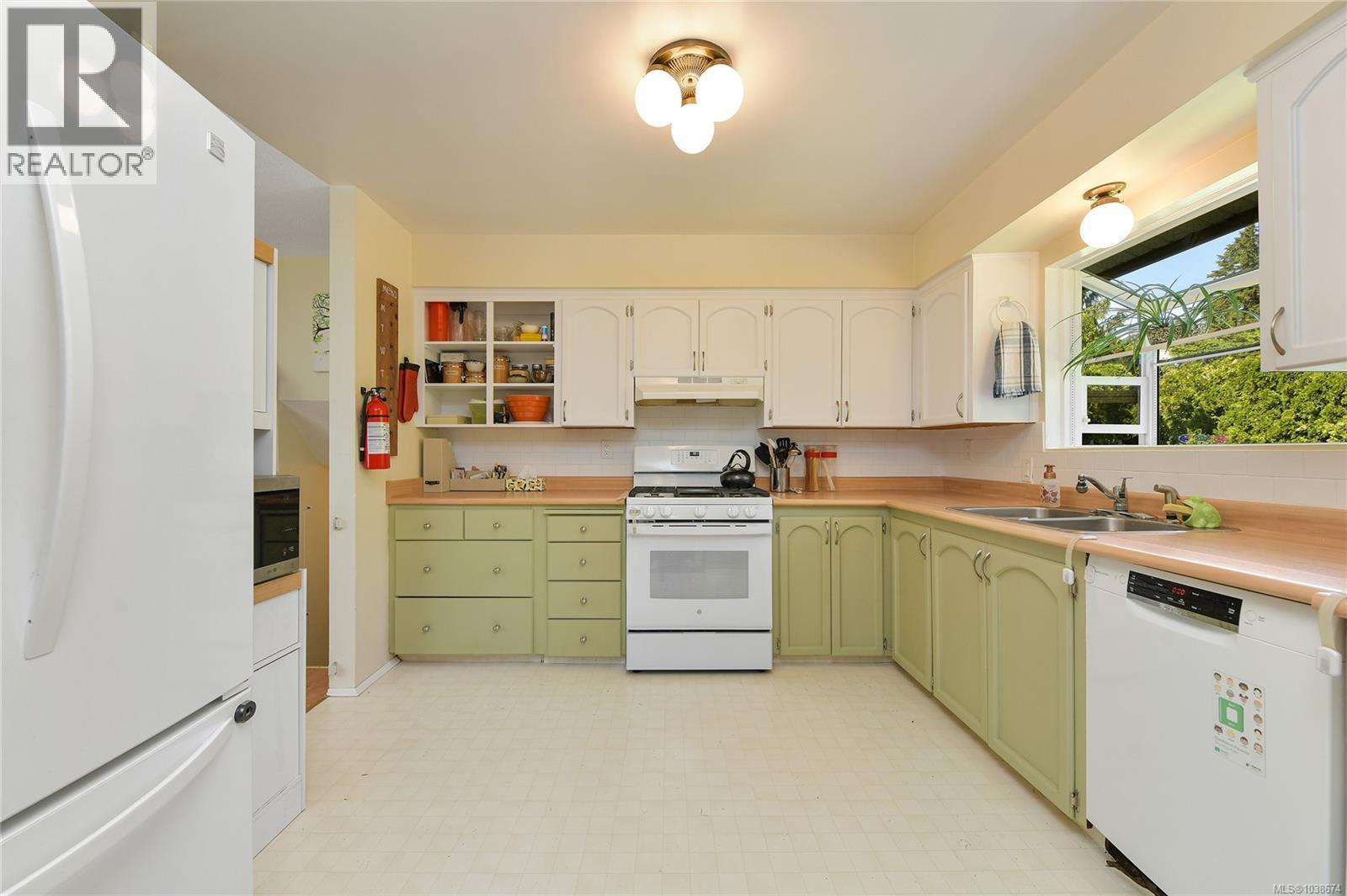 6773 Wendonna Pl, Central Saanich, British Columbia  V8M 1A5 - Photo 17 - 1038674