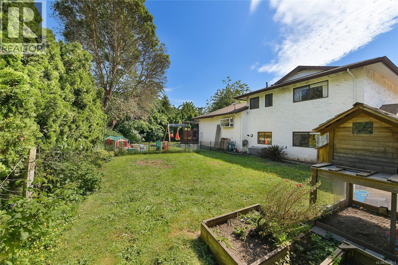 6773 Wendonna Pl, Central Saanich, British Columbia  V8M 1A5 - Photo 2 - 1038674
