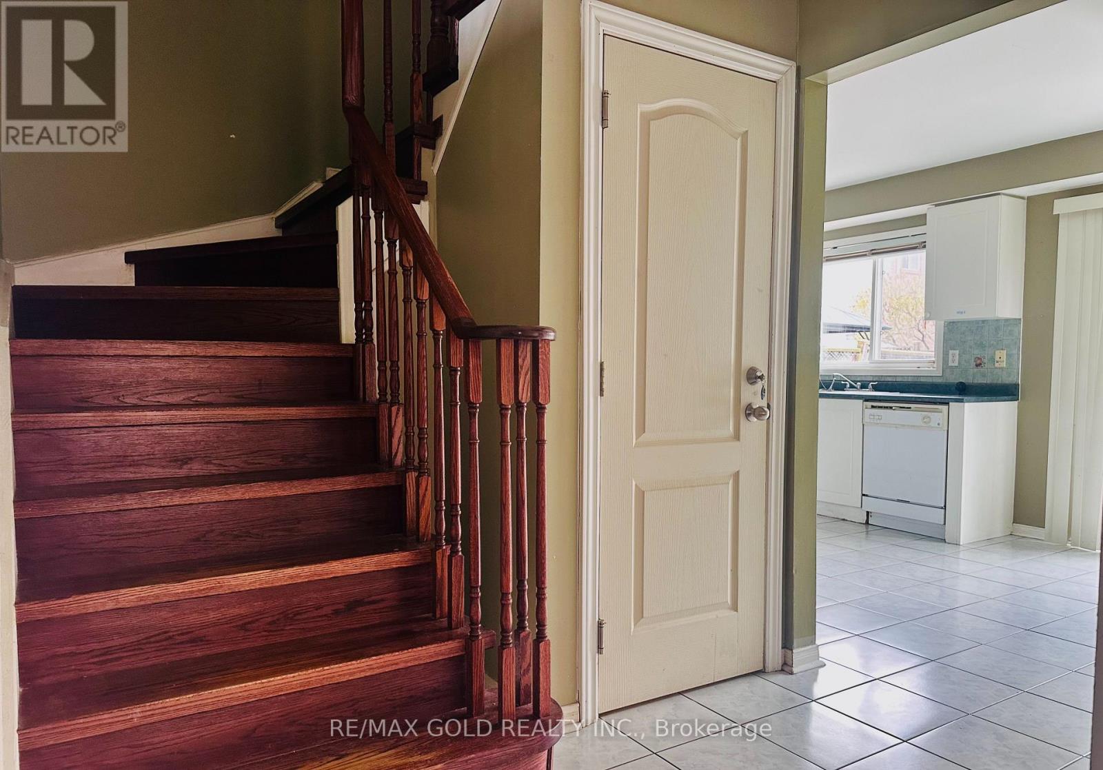 55 Linderwood Drive, Brampton, Ontario  L7A 1S4 - Photo 3 - W13226828