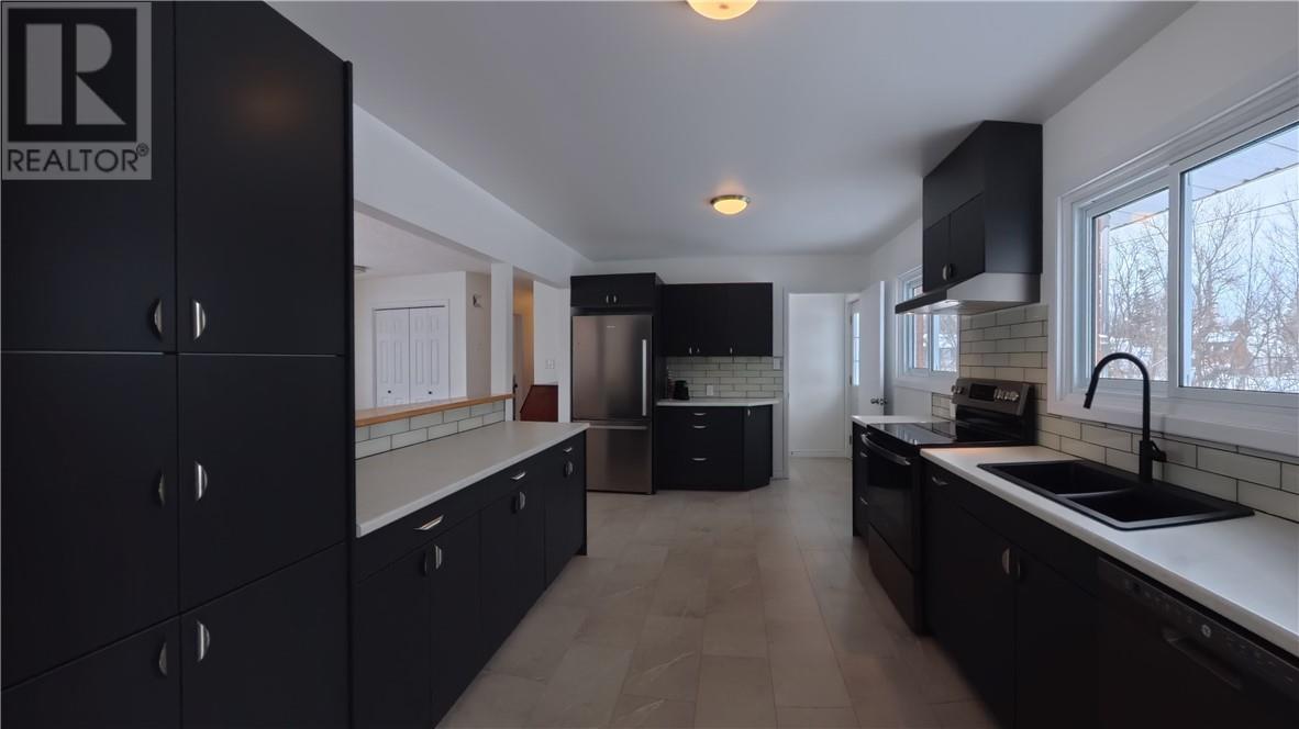 69 Robinson Street, Little Current, Ontario  P0P 1K0 - Photo 6 - 2126469