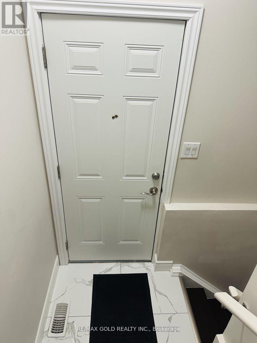 305 Sedgewood Street, Kitchener, Ontario  N2P 0J6 - Photo 3 - X13226774