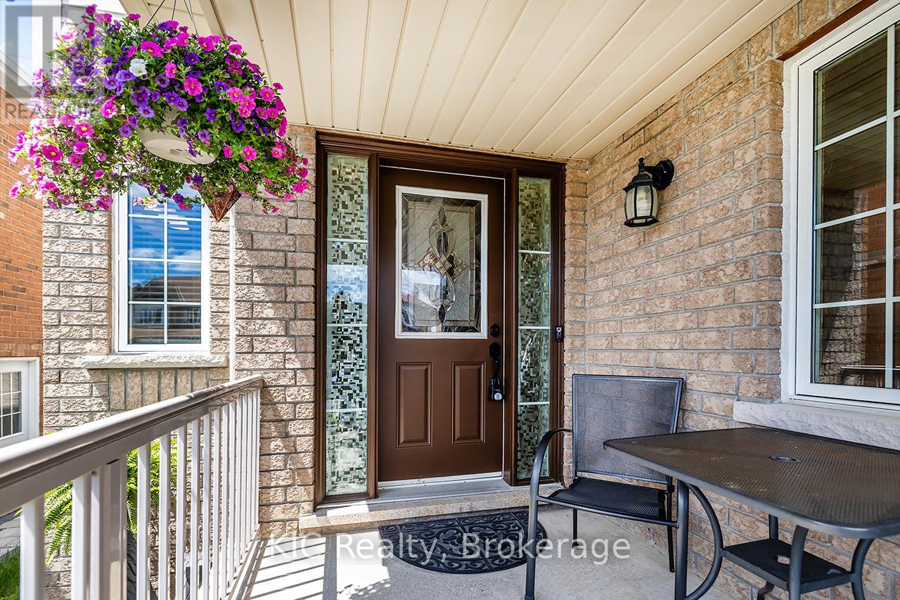 40 Puttingedge Drive, Whitby, Ontario  L1R 0H7 - Photo 3 - E13226848