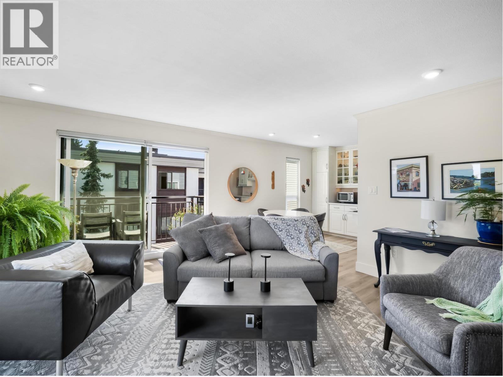 202 134 W 20th Street, North Vancouver, British Columbia  V7M 1Y4 - Photo 3 - R3130543