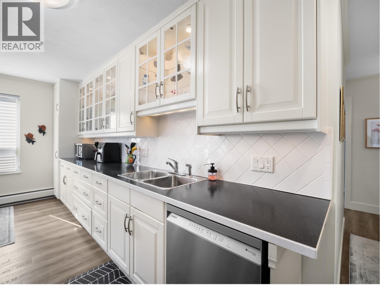 202 134 W 20th Street, North Vancouver, British Columbia  V7M 1Y4 - Photo 18 - R3130543