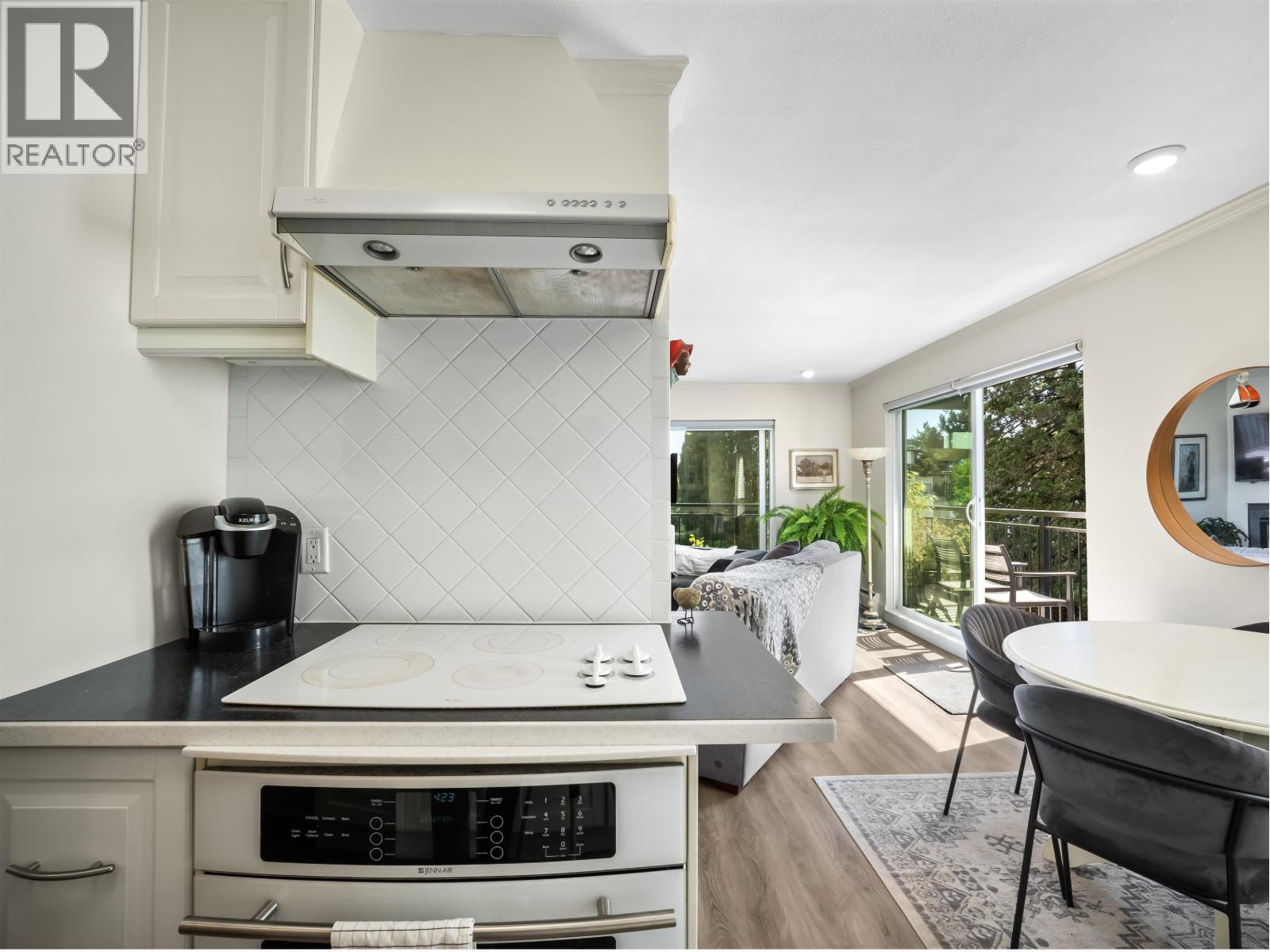 202 134 W 20th Street, North Vancouver, British Columbia  V7M 1Y4 - Photo 16 - R3130543