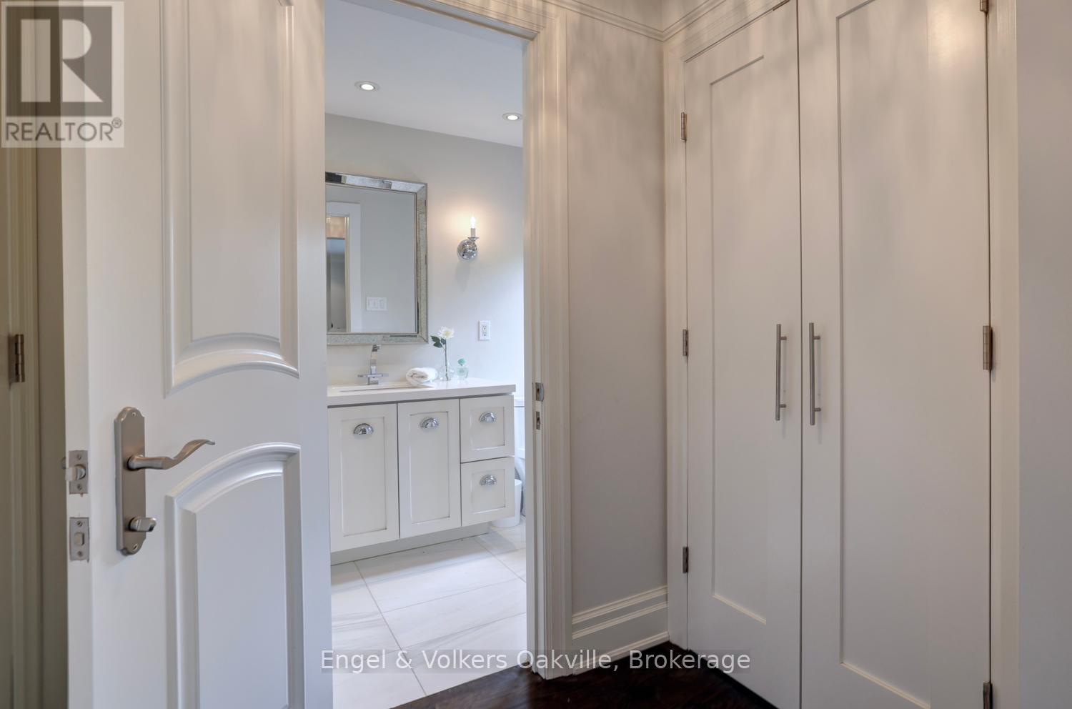 266 Mohawk Road, Oakville, Ontario  L6L 6C3 - Photo 19 - W13226904