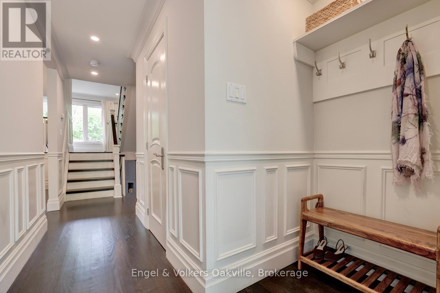 266 Mohawk Road, Oakville, Ontario  L6L 6C3 - Photo 4 - W13226904