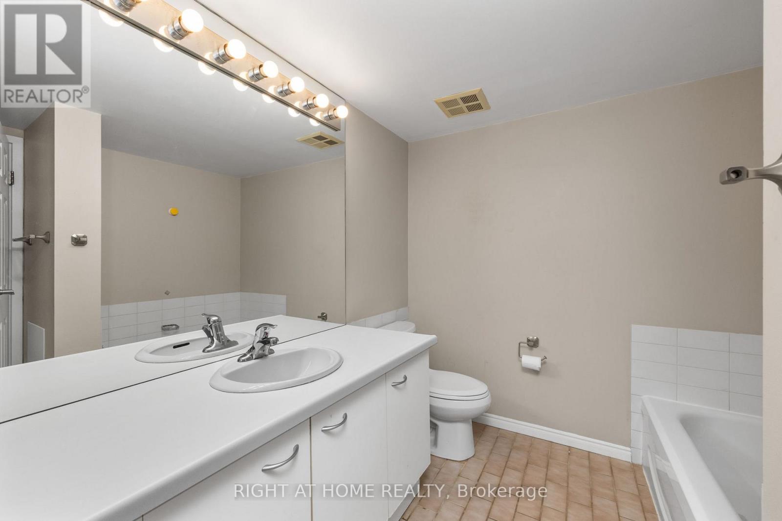 303 - 25 The Esplanade, Toronto, Ontario  M5E 1W5 - Photo 12 - C13227062