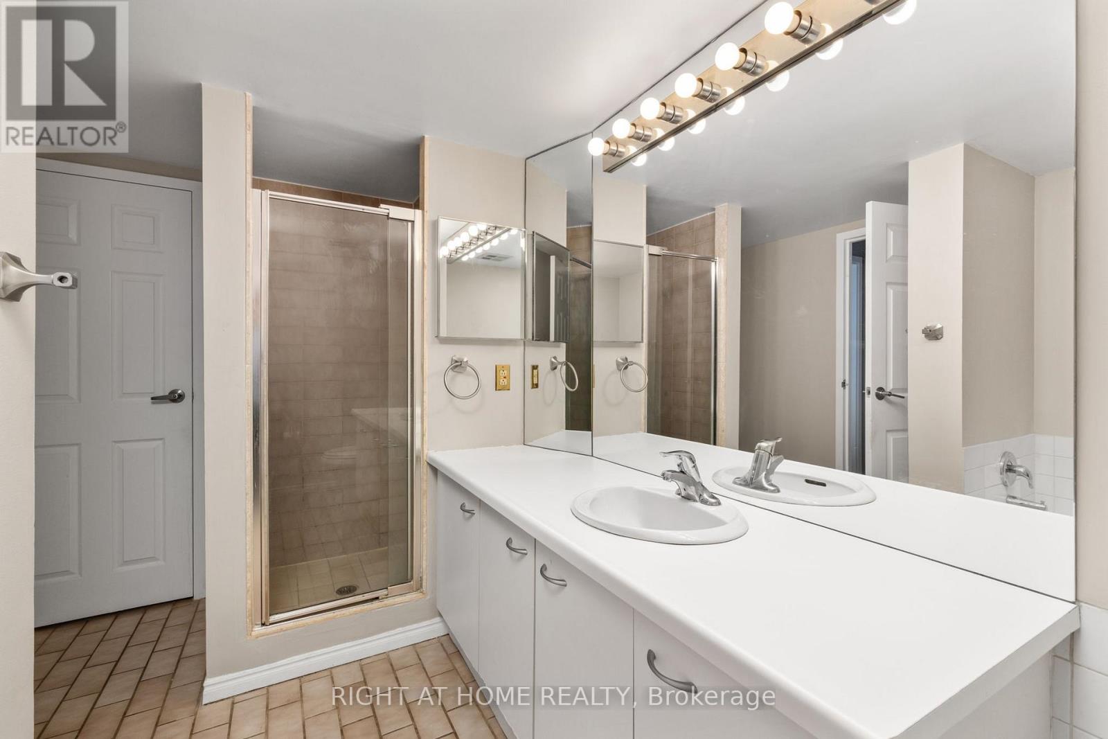 303 - 25 The Esplanade, Toronto, Ontario  M5E 1W5 - Photo 13 - C13227062