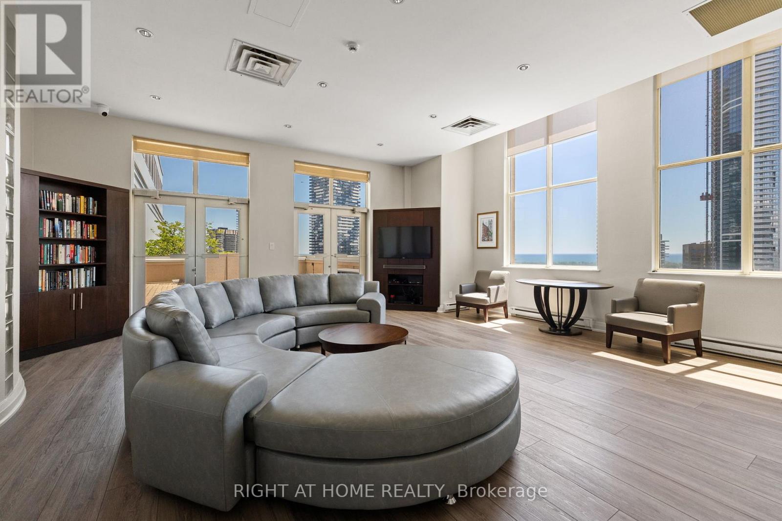 303 - 25 The Esplanade, Toronto, Ontario  M5E 1W5 - Photo 19 - C13227062